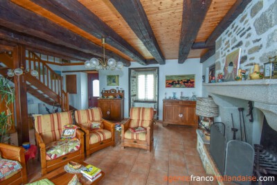5-bedroom villa with swimming pool and almost 2 acres 