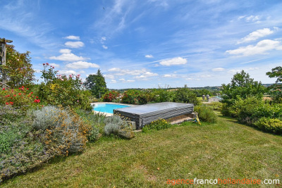 5-bedroom villa with swimming pool and almost 2 acres 
