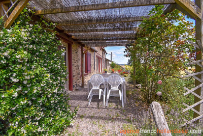 5-bedroom villa with swimming pool and almost 2 acres 