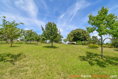 5-bedroom villa with swimming pool and almost 2 acres 