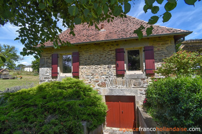 5-bedroom villa with swimming pool and almost 2 acres 