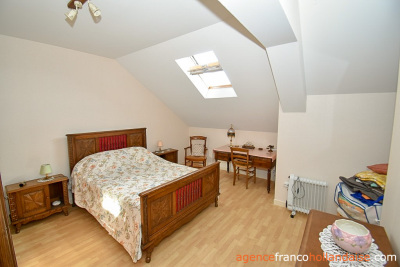House with barns, swimming pool and close to 4 acres