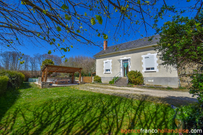 House with barns, swimming pool and close to 4 acres