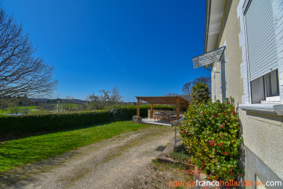 House with barns, swimming pool and close to 4 acres