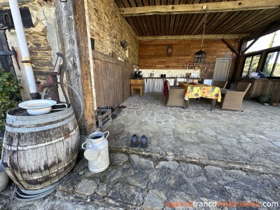 Little domaine on 8.6 acres 