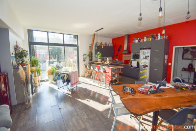Nice living space and lots of rooms