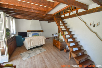 A gem with its lake and 2,7 acres