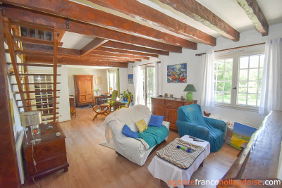 A gem with its lake and 2,7 acres