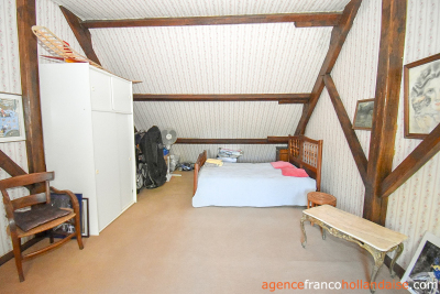 A gem with its lake and 2,7 acres