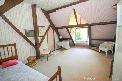 A gem with its lake and 2,7 acres