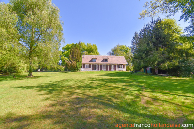 A gem with its lake and 2,7 acres