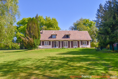 A gem with its lake and 2,7 acres