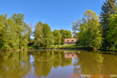 A gem with its lake and 2,7 acres