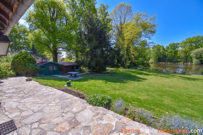 A gem with its lake and 2,7 acres