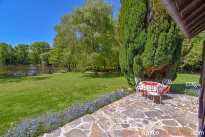 A gem with its lake and 2,7 acres