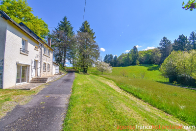 Beautiful, quiet stone property with land