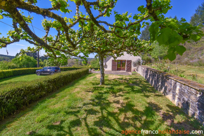 Beautiful, quiet stone property with land