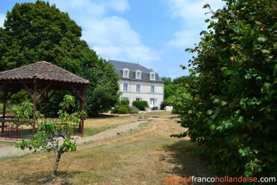 3 houses in a characteristic building 