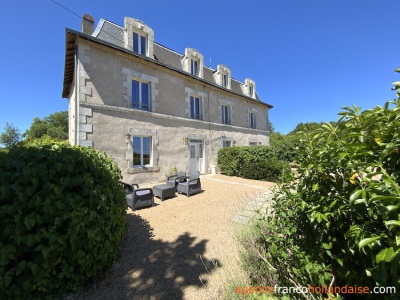 3 houses in a characteristic building 